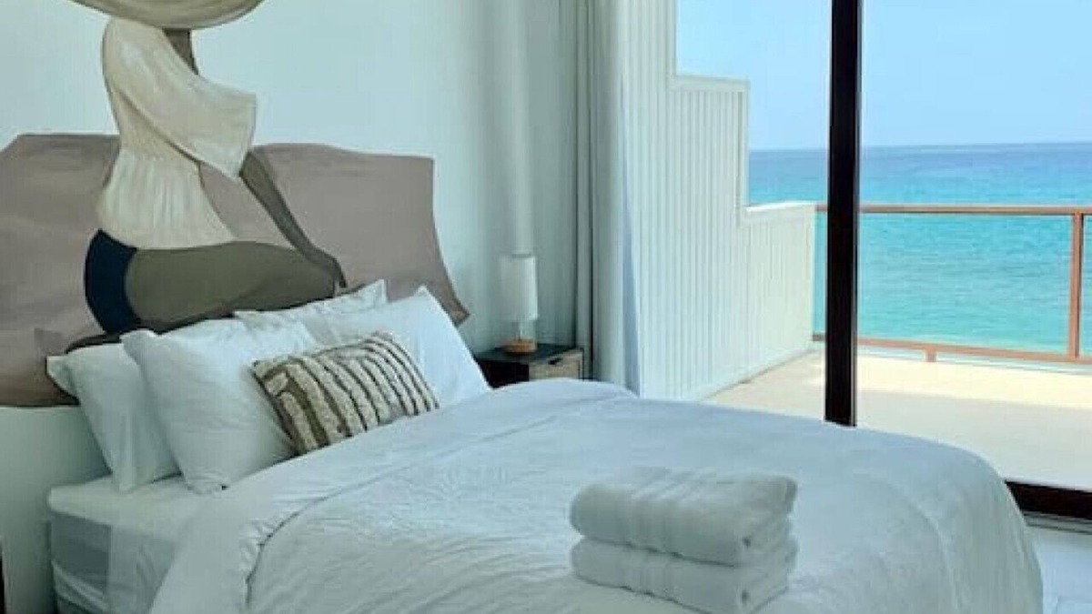 Stella Apartment | Corcega Beachfront Suite with Balcony in Rincon