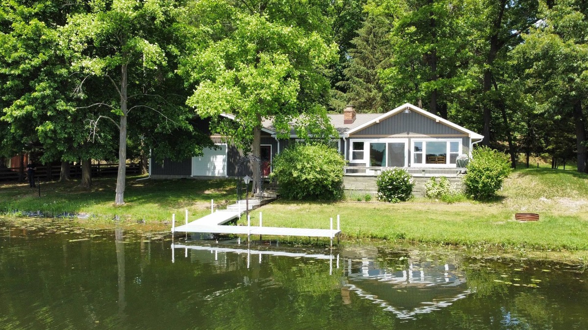 Three Rivers House | Corey Lake, High speed internet, Dock, Deck, Skiing, Fishing. Apple Picking