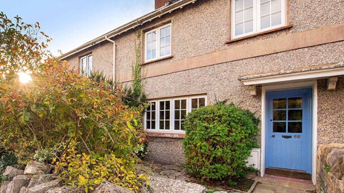 Corfe Castle Village House | Corfe View Cottage (Sleeps 8 + Baby)
