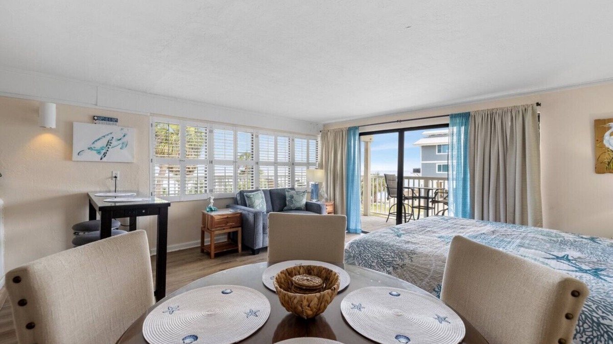 Cedar Key Condo | Corner condo with huge Gulf views