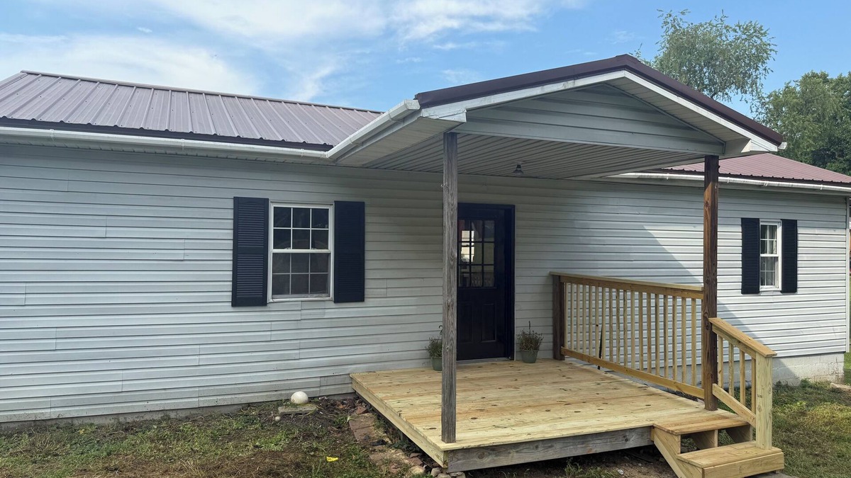 Westwood House | Corner Cottage 2 bedroom pets welcome and close to downtown