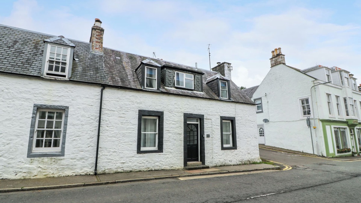 New Galloway Cottage | CORNER COTTAGE, family friendly, with open fire in New Galloway