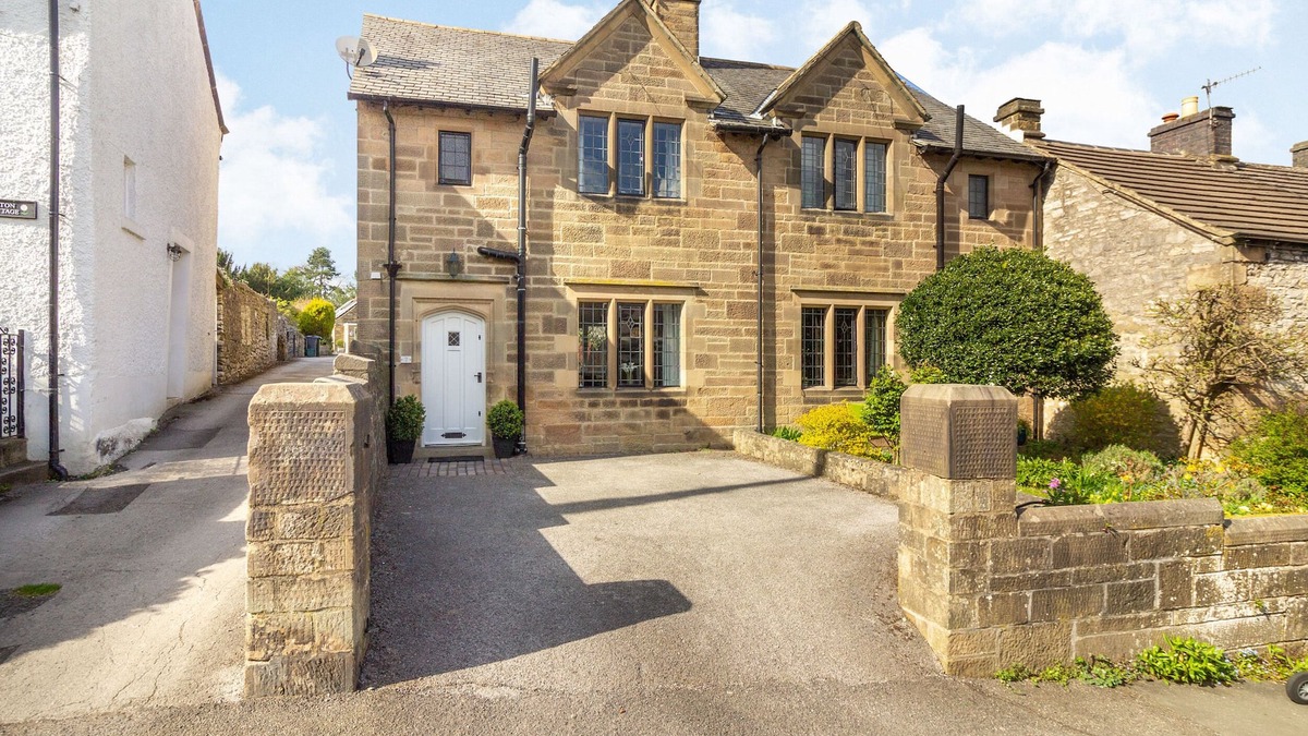 Bakewell Cottage | CORNER COTTAGE, pet friendly, with open fire in Bakewell