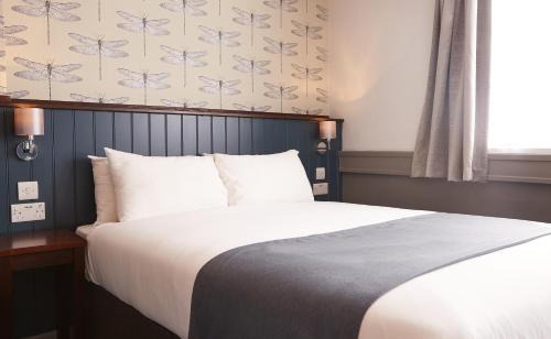Heaton Hotel | Corner House Inn by Greene King Inns