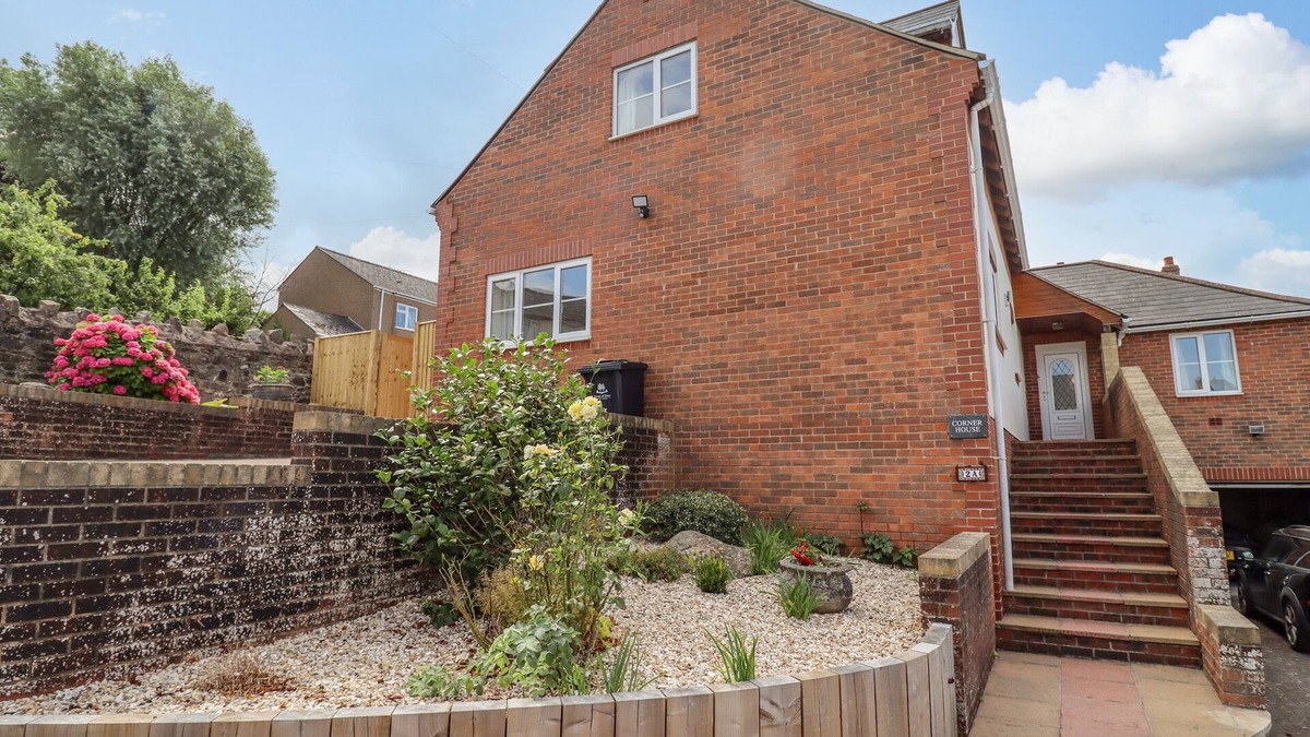 Cinderford Cottage | CORNER HOUSE, pet friendly, with a garden in Cinderford