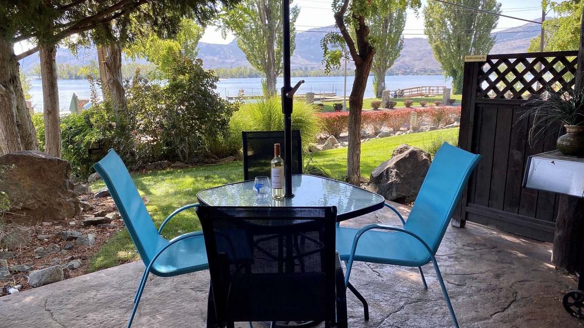 Okanagan-Similkameen House | Corner lakefront townhouse, perfect for Snowbirds, golfing, & wine touring