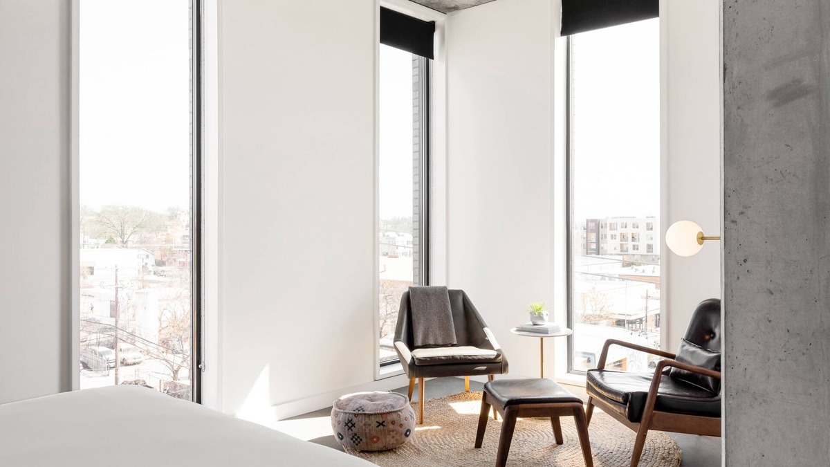 East Cesar Chavez Hotel | Corner Room at Arrive Austin, Pets Are Allowed!
