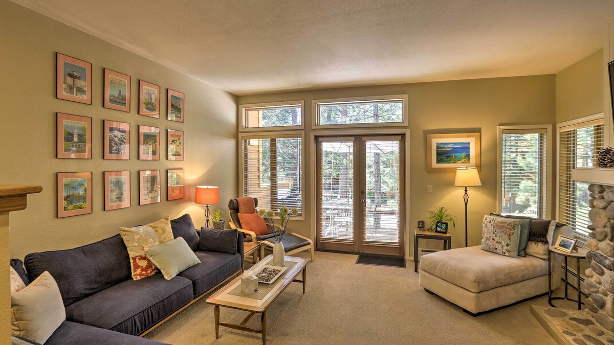 Incline Village Condo | Corner-Unit Condo w/Grill: Walk to Lake Tahoe!