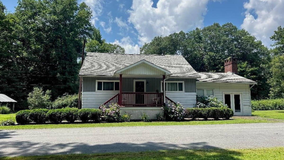 Benton House | Cornerstone Escape - Robin Vacation Rentals