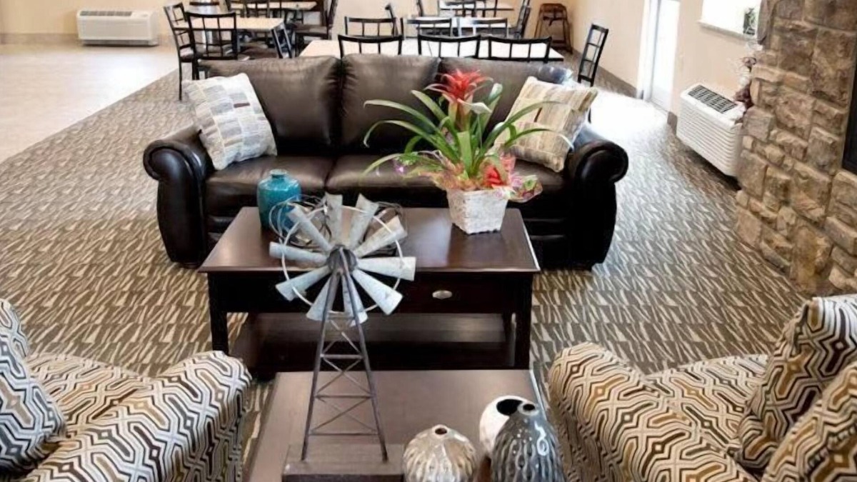 Oelwein Hotel | Cornerstone Inn & Suites