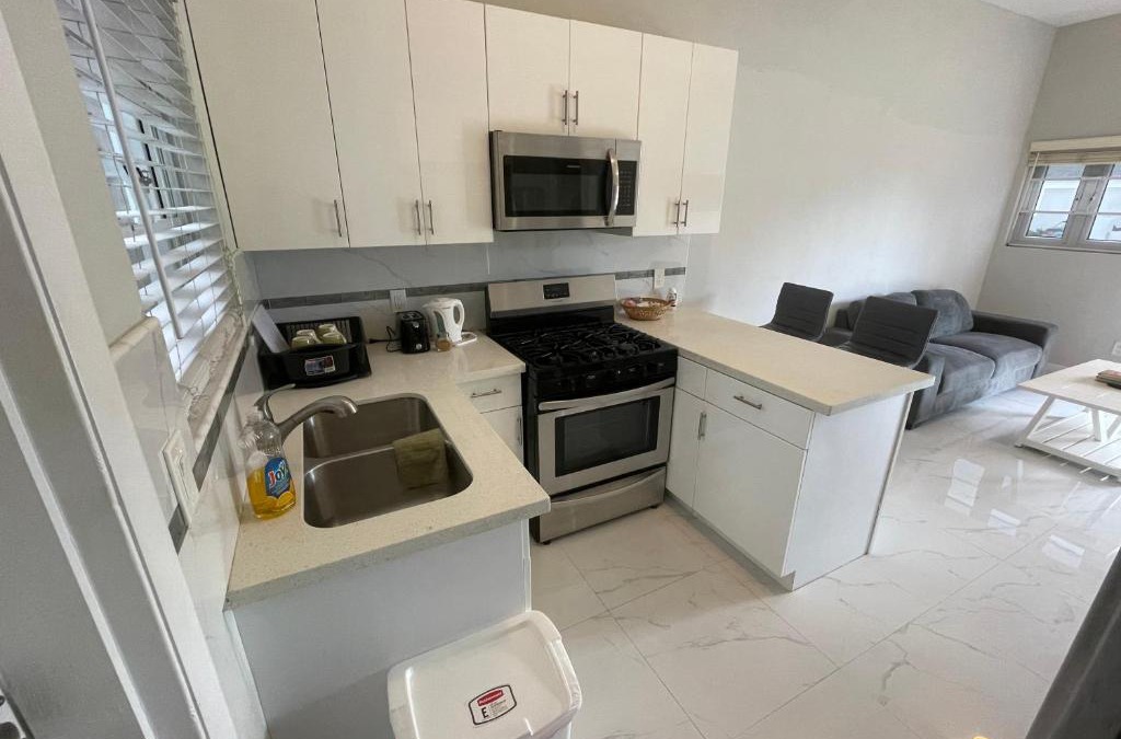 Nassau Apartment | Cornerstone Rentals Lovely 1-BdRm Midtown Unit 1