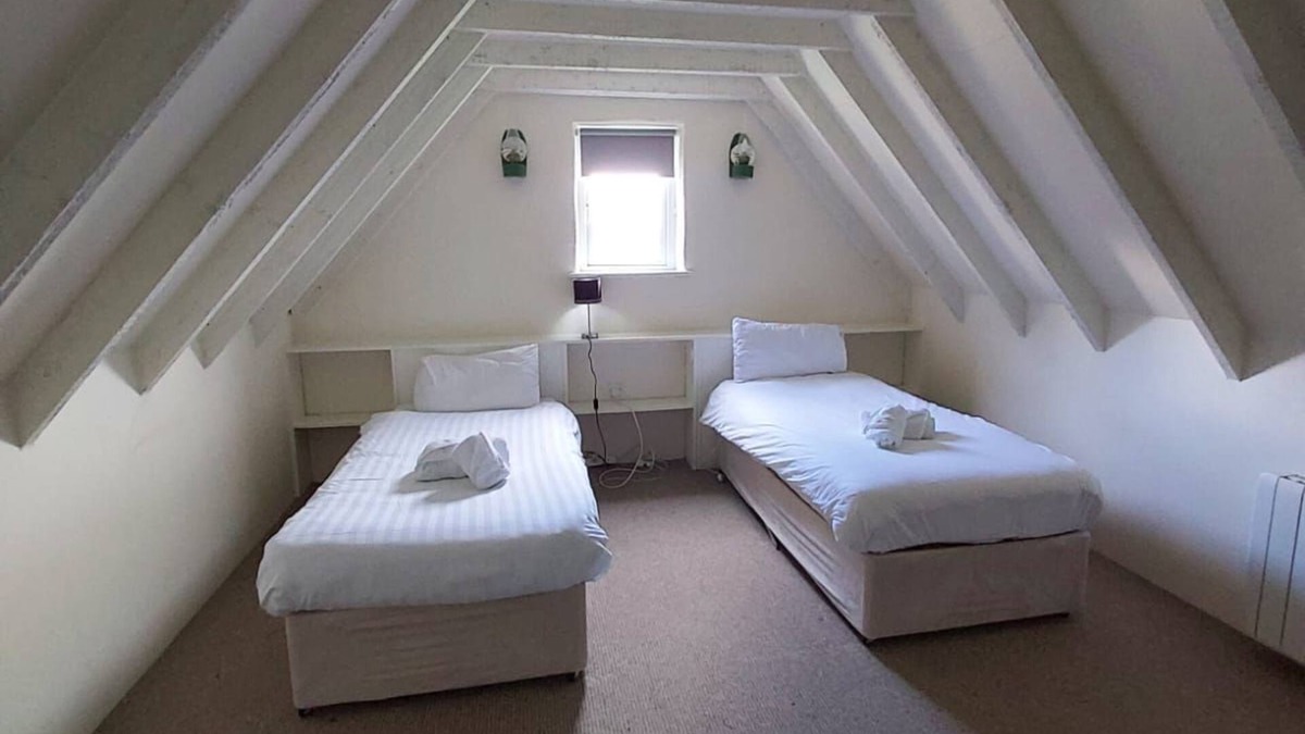 Corofin Cottage | Corofin Lake Cottage No 5 - a two story that sleeps 6 guests in 3 bedrooms