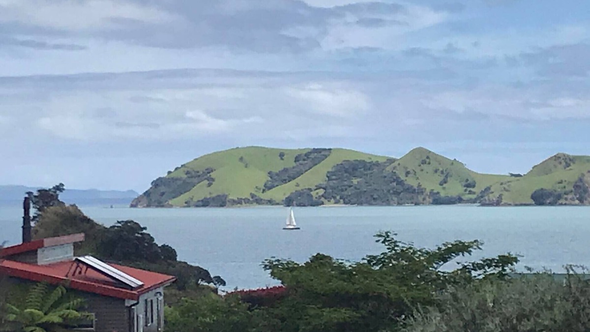 Te Kouma House | Coromandel Beach Bach with sea views, close to sugarloaf boat ramp