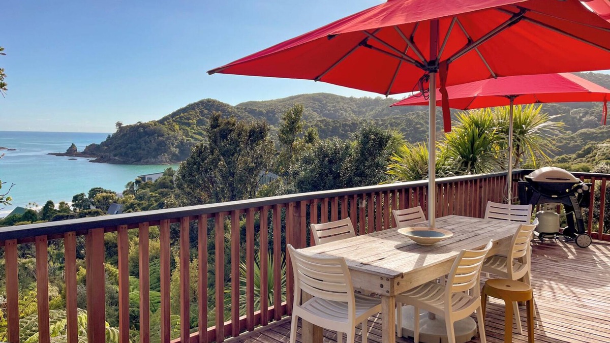 Waikawau House | Coromandel Classic Bach with Great views