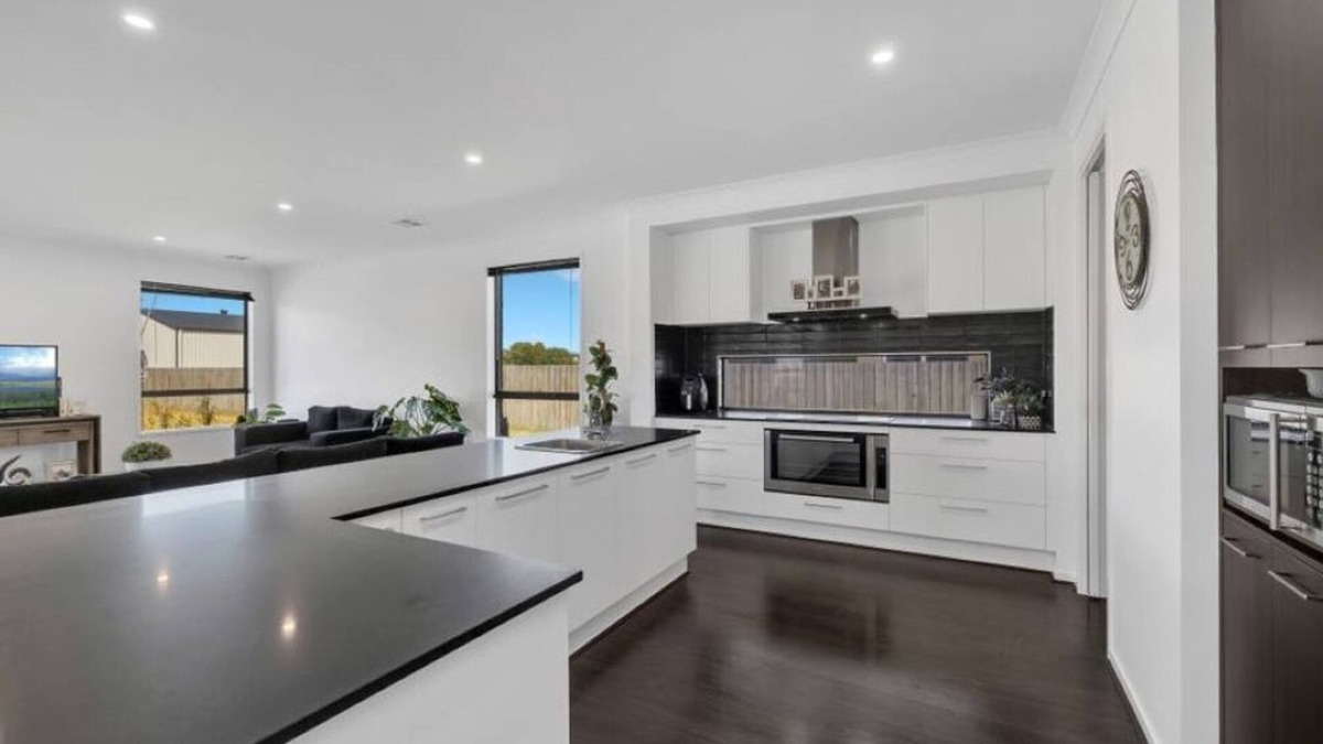 Coronet Bay House | Coronet Bay 5 bed,4 bath,30min to Cowesnsleeps 10 outdoor heated pool,porta cotn