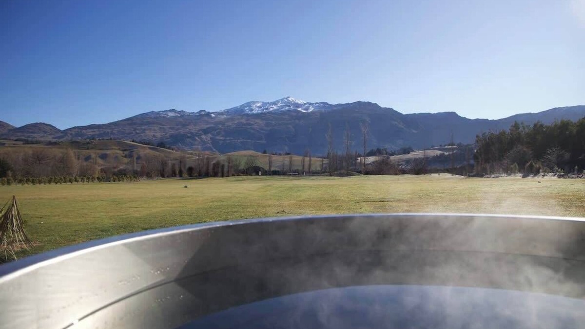 Speargrass Flat Ski Chalet | Coronet View Chalet S
