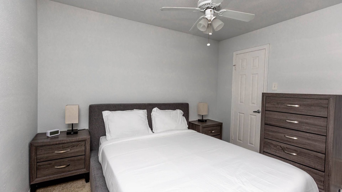 Coliseum Central Apartment | Corporate and Modern 1br suite I Pool I Parking