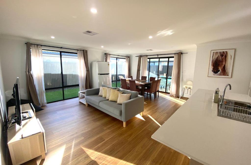 Wellard House | Corporate Executive Modern 5bedroom Family friendly home - Disabled Access & Disability Modified