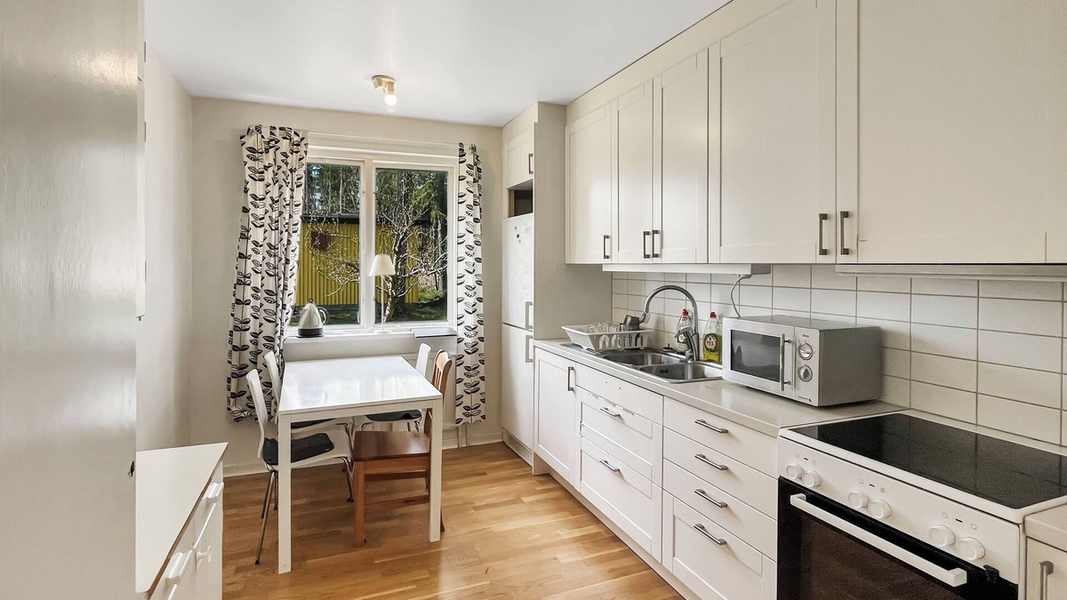 Bergdala Apartment | Corporate Housing - 4 Beds
