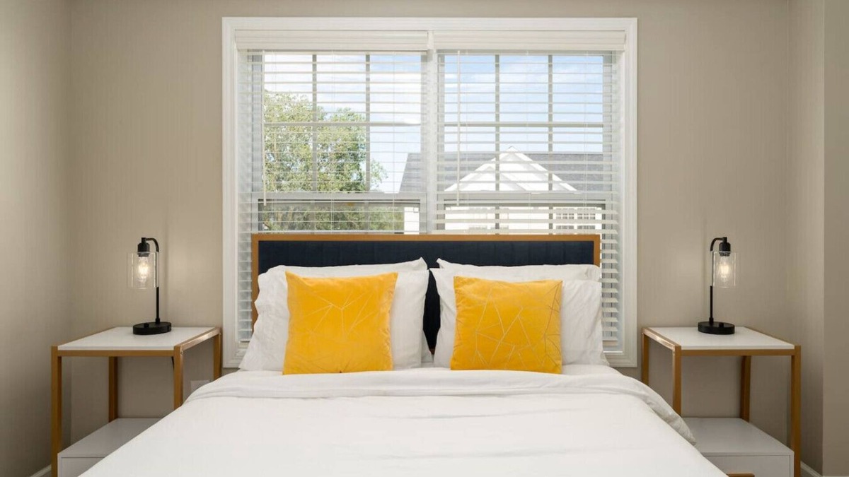 Oak Creek House | Corporate Housing by MGM