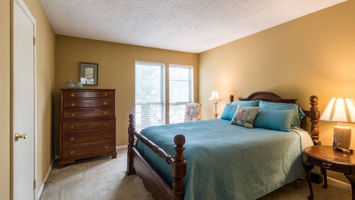 Ellendale Condo | Corporate style rental 30 day minimum