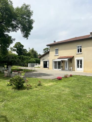 Moissieu-sur-Dolon House | Corps de ferme à 50min de Lyon
