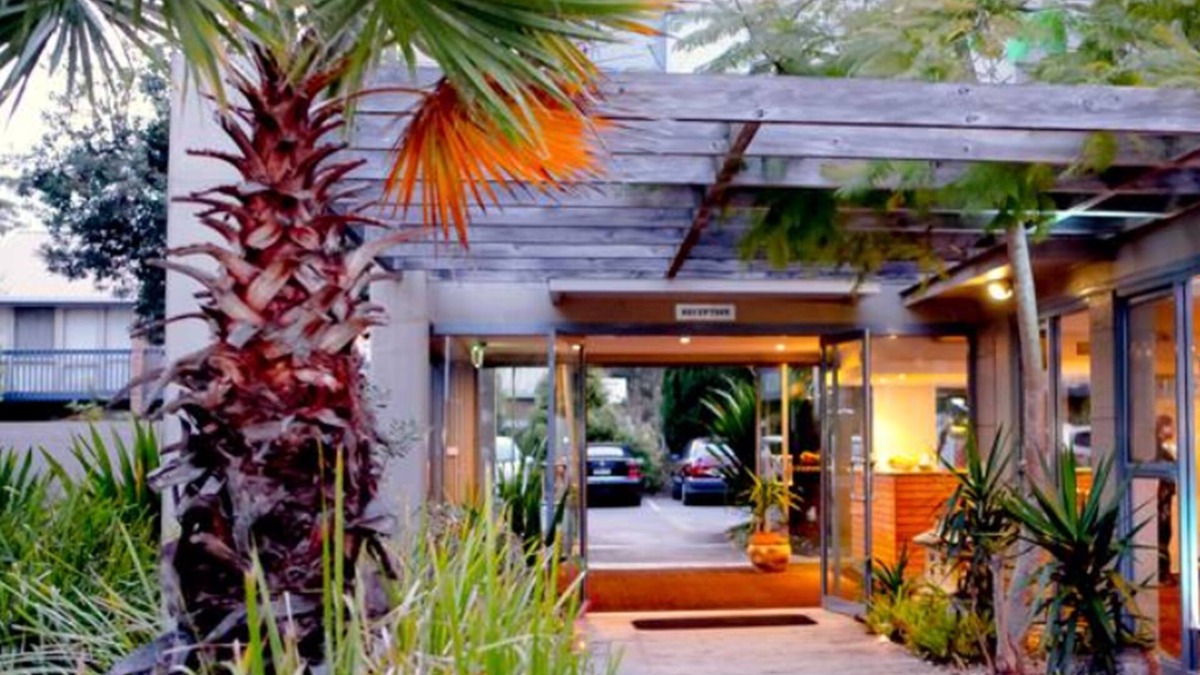 Batehaven Hotel | Corrigans Cove