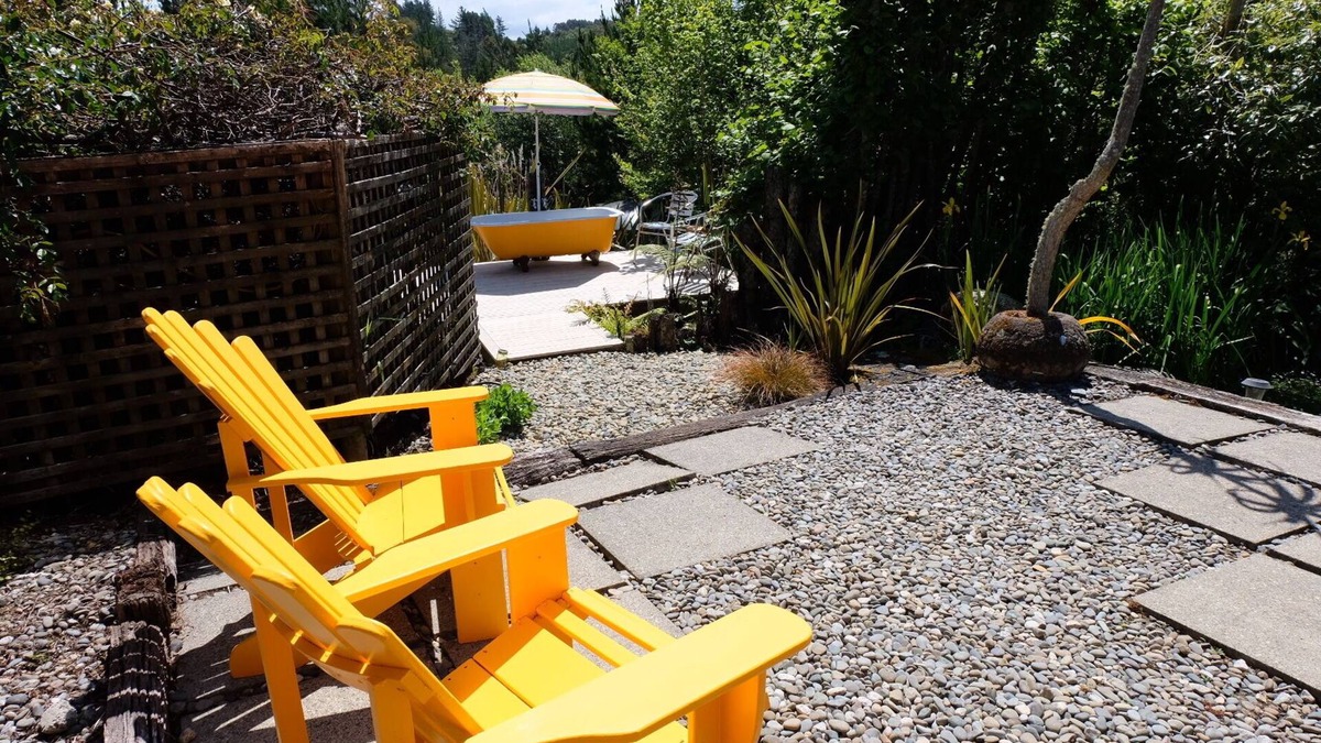 Upper Moutere Cottage | Corru Gate: Rural-Chic 3-bedroom Cottage on 7 acre farmlet near Mapua