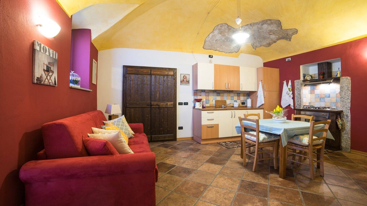 Arona Apartment | CORTE alla ROCCA - WELCOMING APARTMENT in ARONA LAKE MAGGIORE