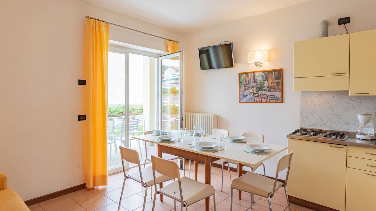 Garda Apartment | Corte delle Rose by Interhome