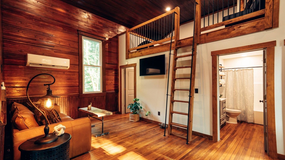 Procious Cabin | Corton Lodge on the Elk River - Bell Tower Suite