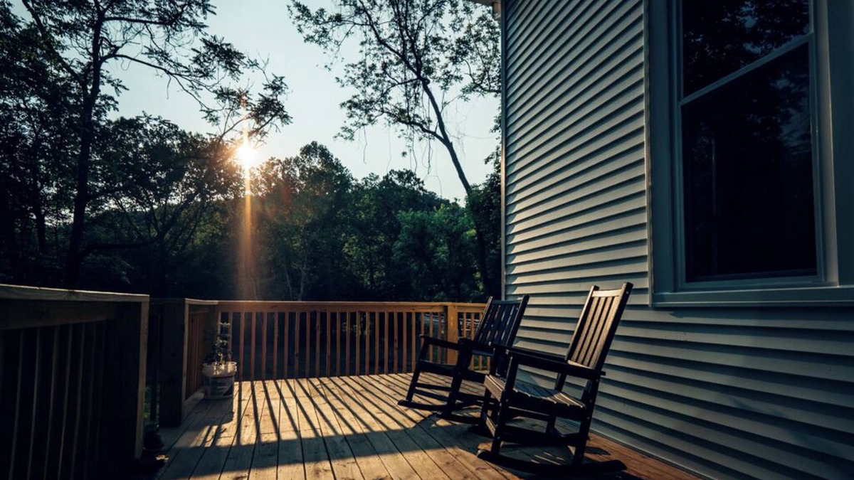 Procious Cabin | Corton Lodge on the Elk River - Riverview Suite