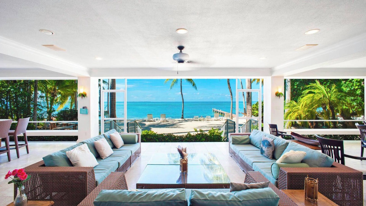 Rum Point House | Cos Kai: Harmonious Villa on Sandy Beach with Stunning Blue Views