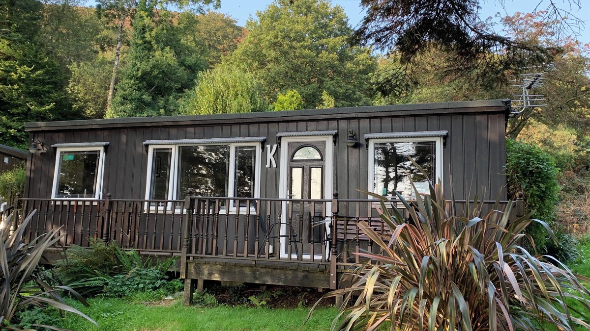 Aberdovey Ski Chalet | Cosey detached Chalet with wonderful Estuary and Mountain Views.