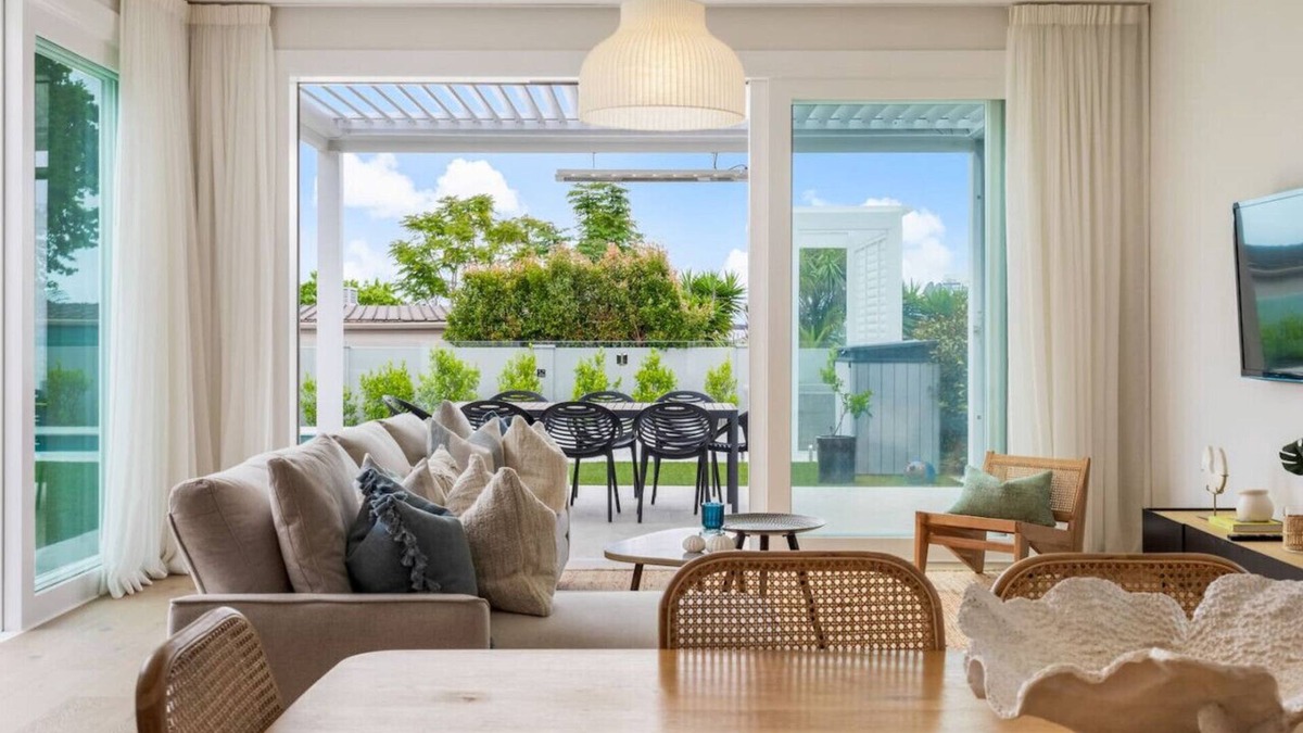 Grey Lynn House | Cosmopolitan Haven with Heated Pool
