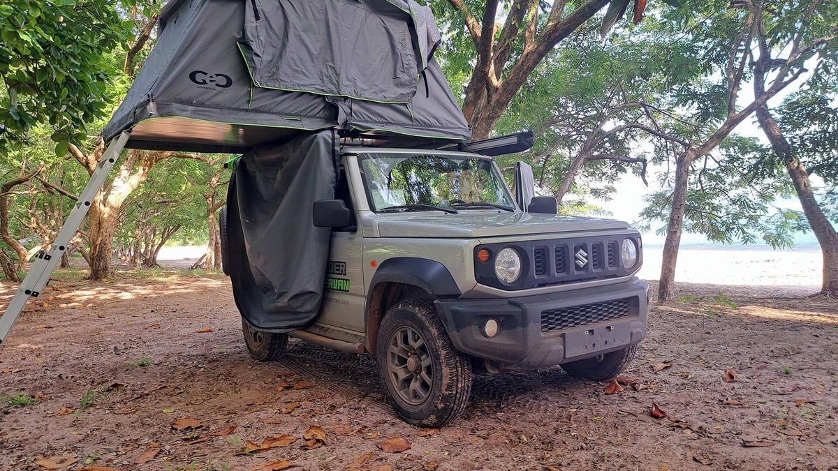 Alajuela House | Costa Rider Campervan / Suzuki Jeep Jimmy 44 With Roof Tent