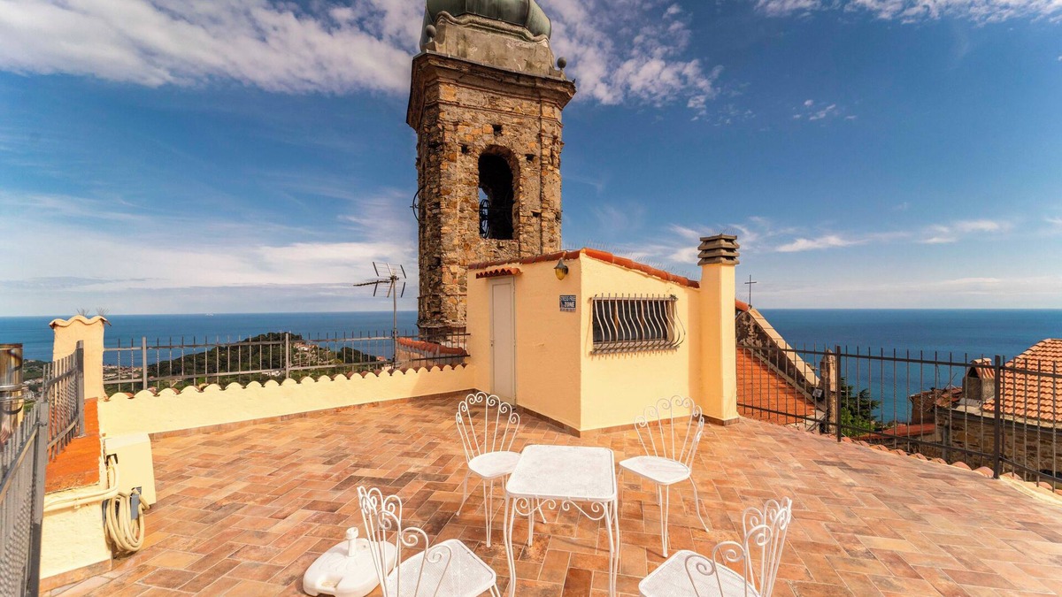 Costarainera Apartment | Costarainera typical Ligurian village between Sanremo and Imperia-terrace overlooking the sea WI-FI