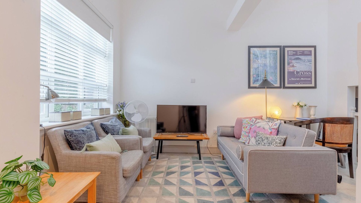 Hillside Apartment | Cosy 1 bed annex near Wimbledon station!