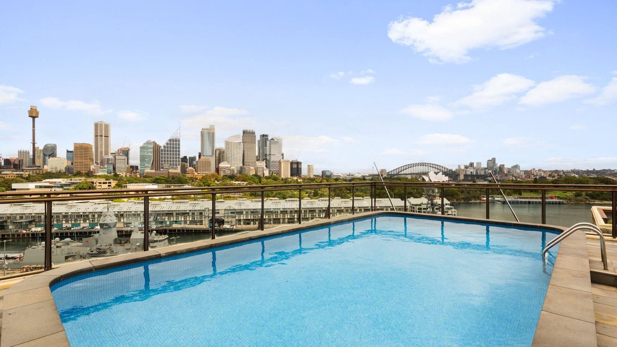 Potts Point Apartment | Cosy 1-Bed with Swimming Pool Facing Opera House