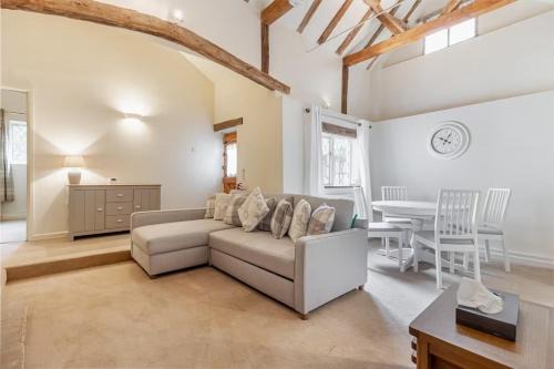 Northway House | Cosy 1 Bedroom Cottage, The Old Thatch, Bredon