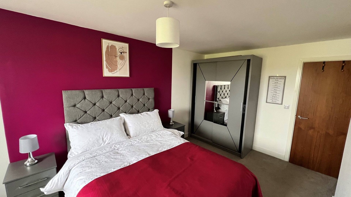 Brierley Hill Apartment | Cosy 1 bedroom/relocation apartment free parking