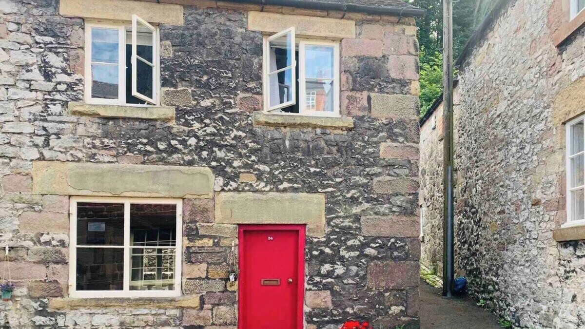 Wirksworth House | Cosy 2 Bed Boutique Cottage in Wirksworth on the edge of the Peak District