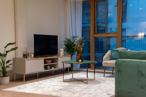 Leabridge Apartment | Cosy 2 Bed Hackney Apartment Sleeps 8