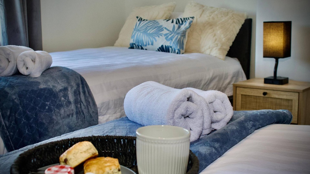 St Helens House | Cosy 2-Bed Home Near St Helens Centre | Free WiFi