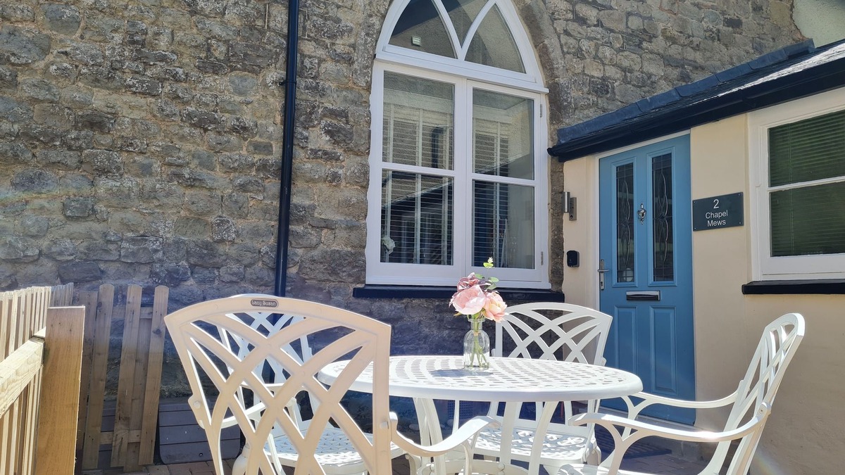 Sidmouth Cottage | Cosy 2 Bedroom Cottage in Sidmouth 200m from the beach with free parking.