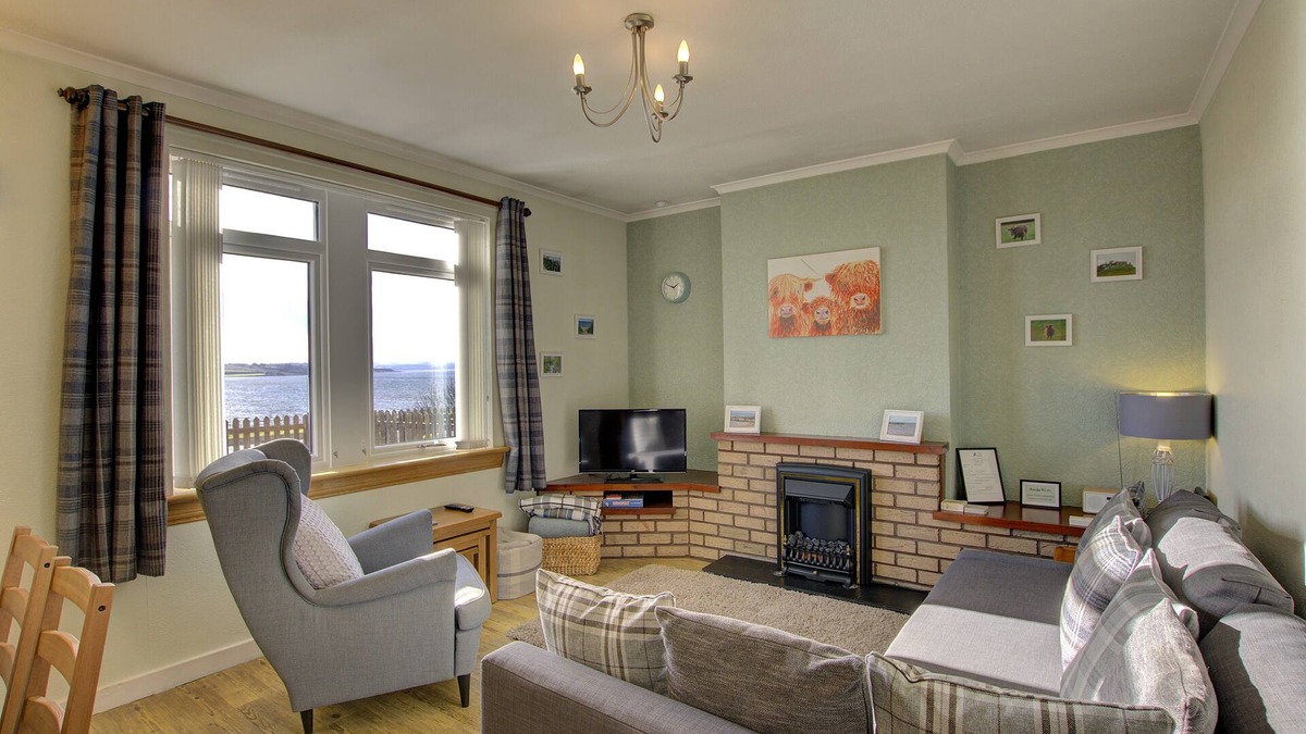 Invergordon House | Cosy 2-bedroom house with panoramic views of the Cromarty Firth