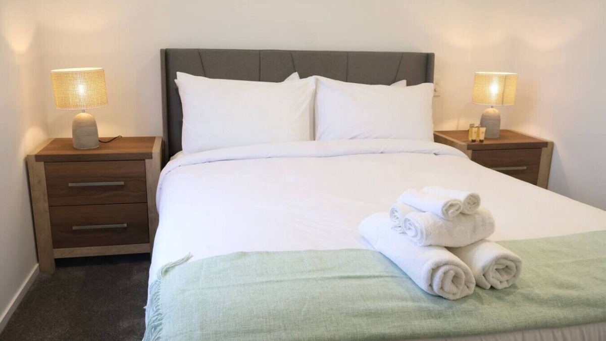Henderson Apartment | Cosy 2BR House in Awaroa Road