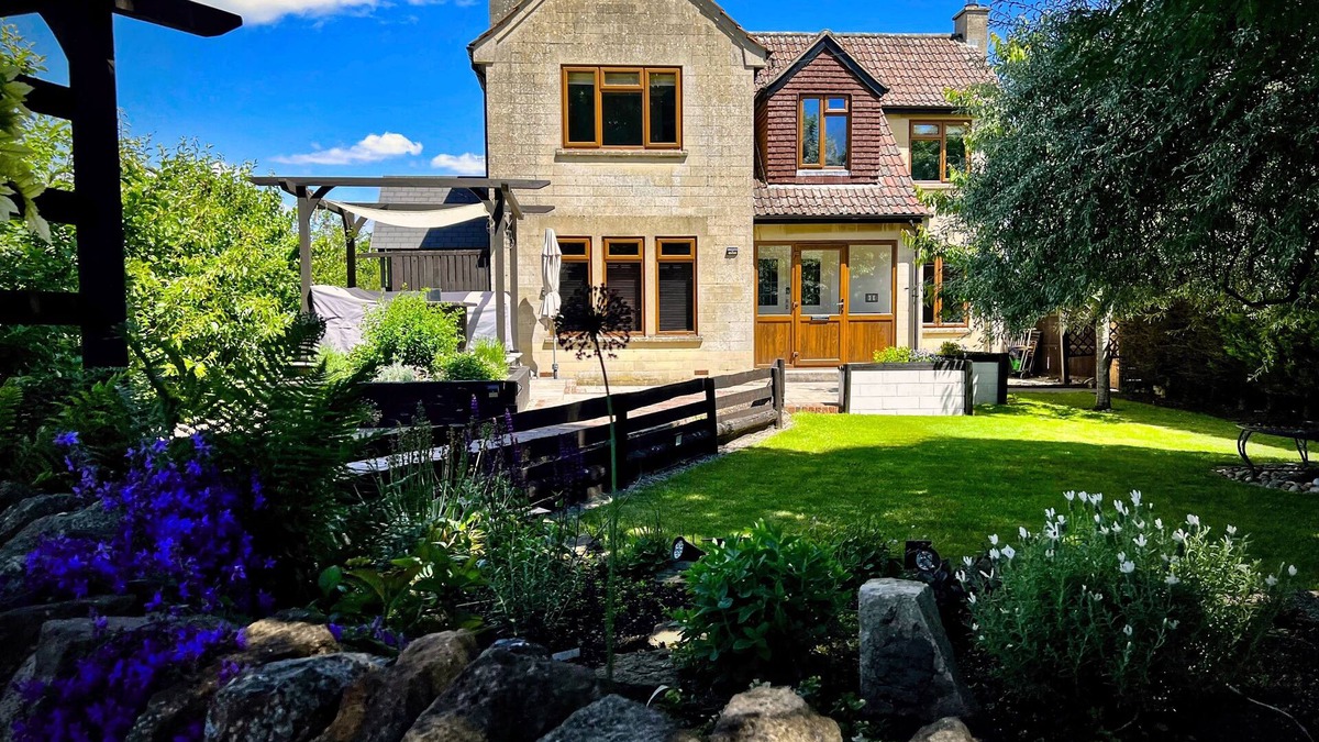Bradford-on-Avon House | Cosy 3-bedroom home with garden and log burner, close to the City of Bath.