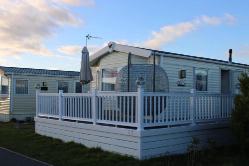 Layer Marney House | Cosy 3 Bedroom Beachfront Getaway in Mersea