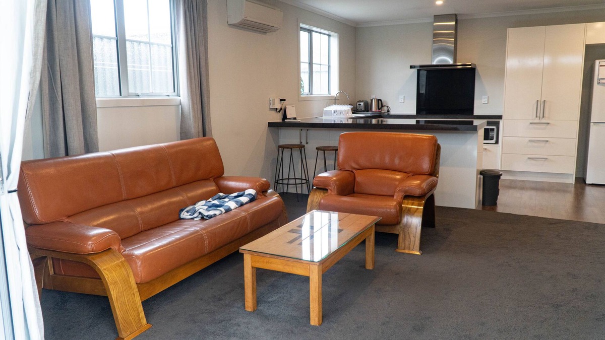 Lowburn House | Cosy 3-bedroom Cottage with short walk to the lake